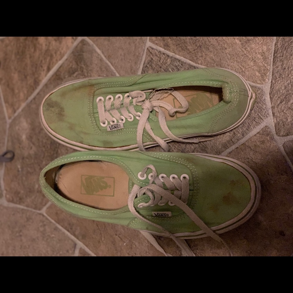 Green vans size 8 in women’s// size 6.5 in men’s